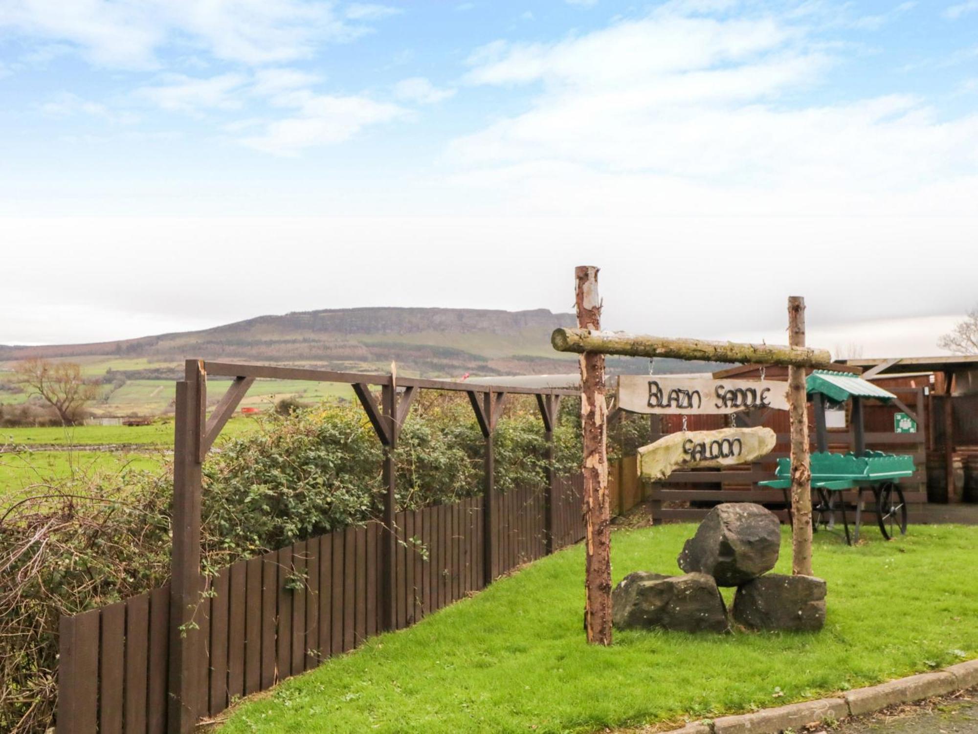 Apache Falls Lodge Limavady Ngoại thất bức ảnh
